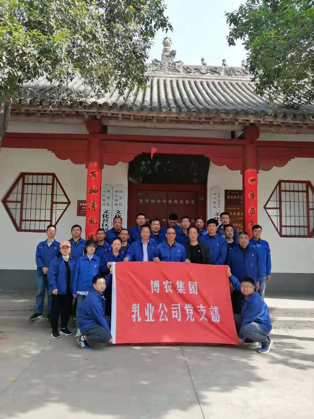 PA尊龙凯时集团乳业党支部开展“学党史 强党性 缅怀革 命先烈”主题党日活动